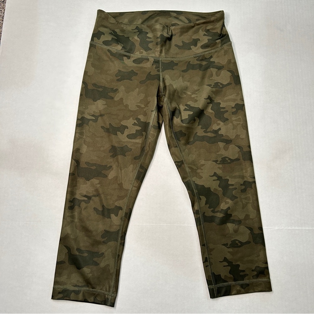 Lululemon‎ camo capri leggings size 8